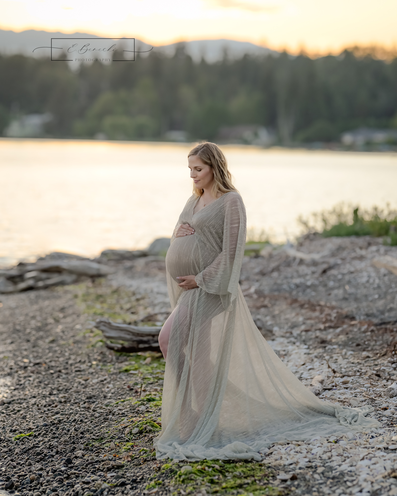 Outdoor Maternity Session in Poulsbo