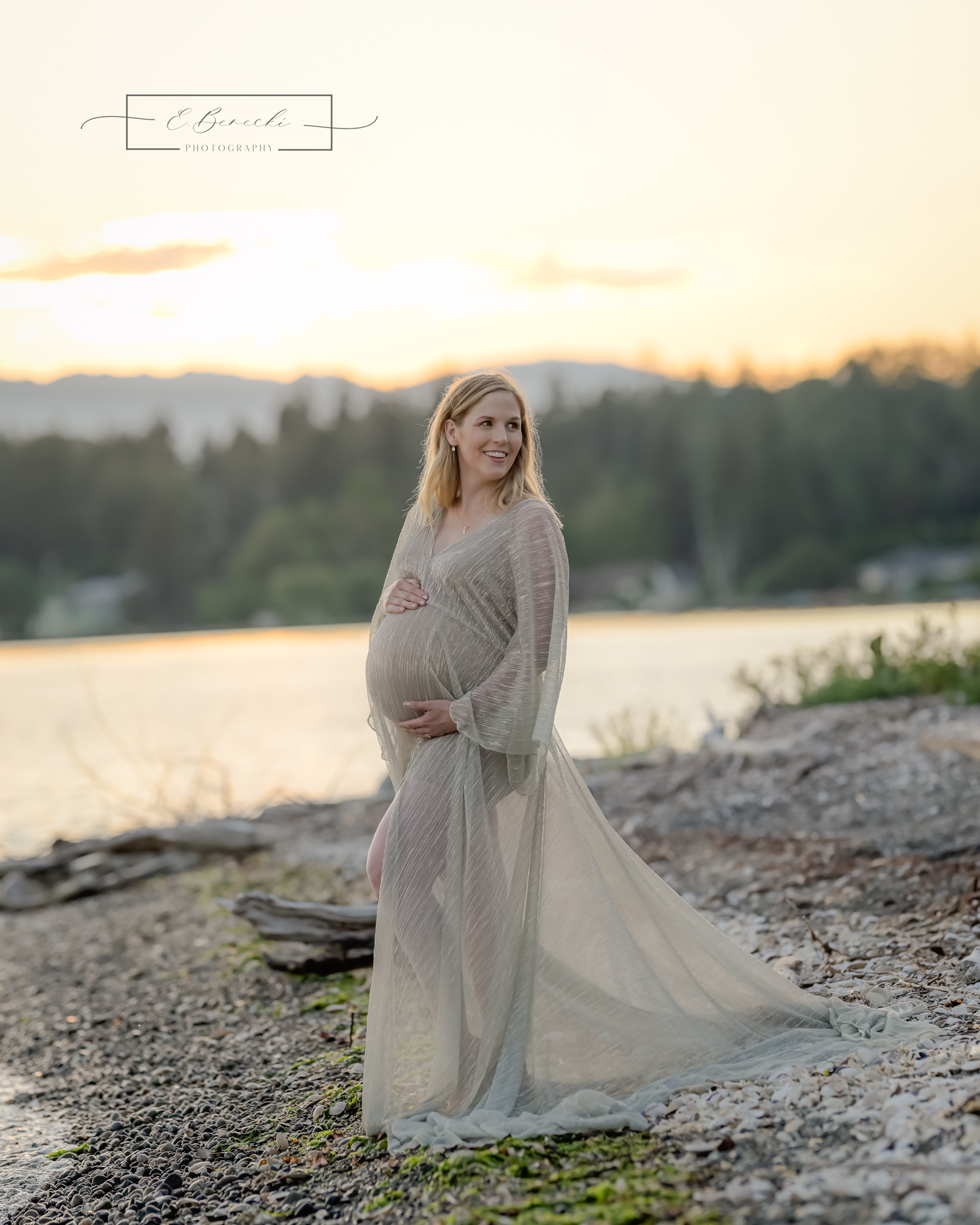 Best Weeks to Take Maternity Pictures in Bremerton